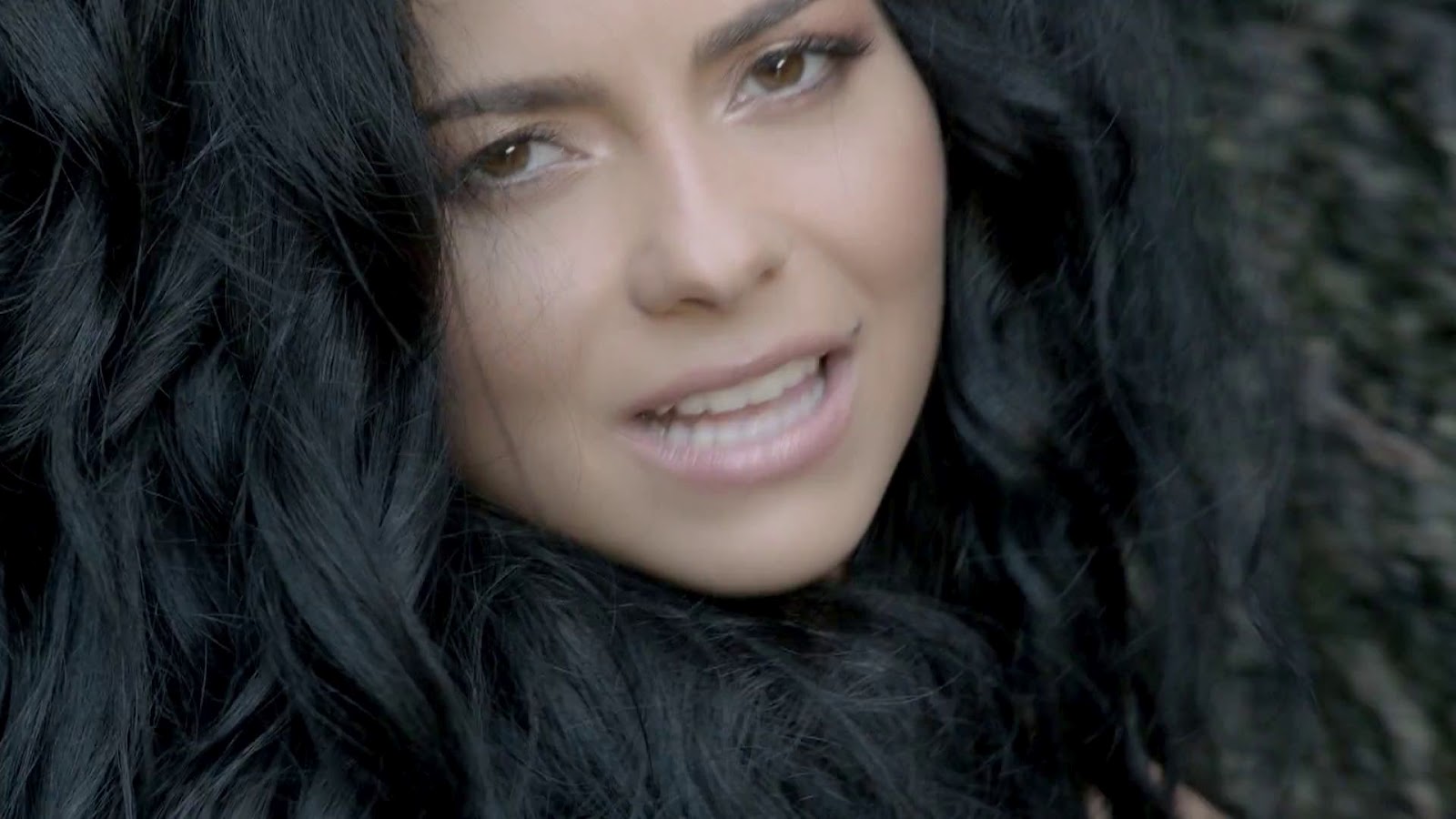 Inna eye. Inna обложка. Румынская певица inna. Inna eye. Yandel - in your eyes.