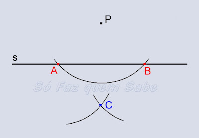 Traçando um arco com centro no ponto B e determinando o ponto C. Auxiliar na determinação da perpendicular.