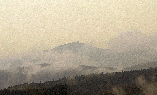 Beskid Śląsko-Morawski ze stoków Koziego Grzbietu. Tutaj widać Łysą Górę.