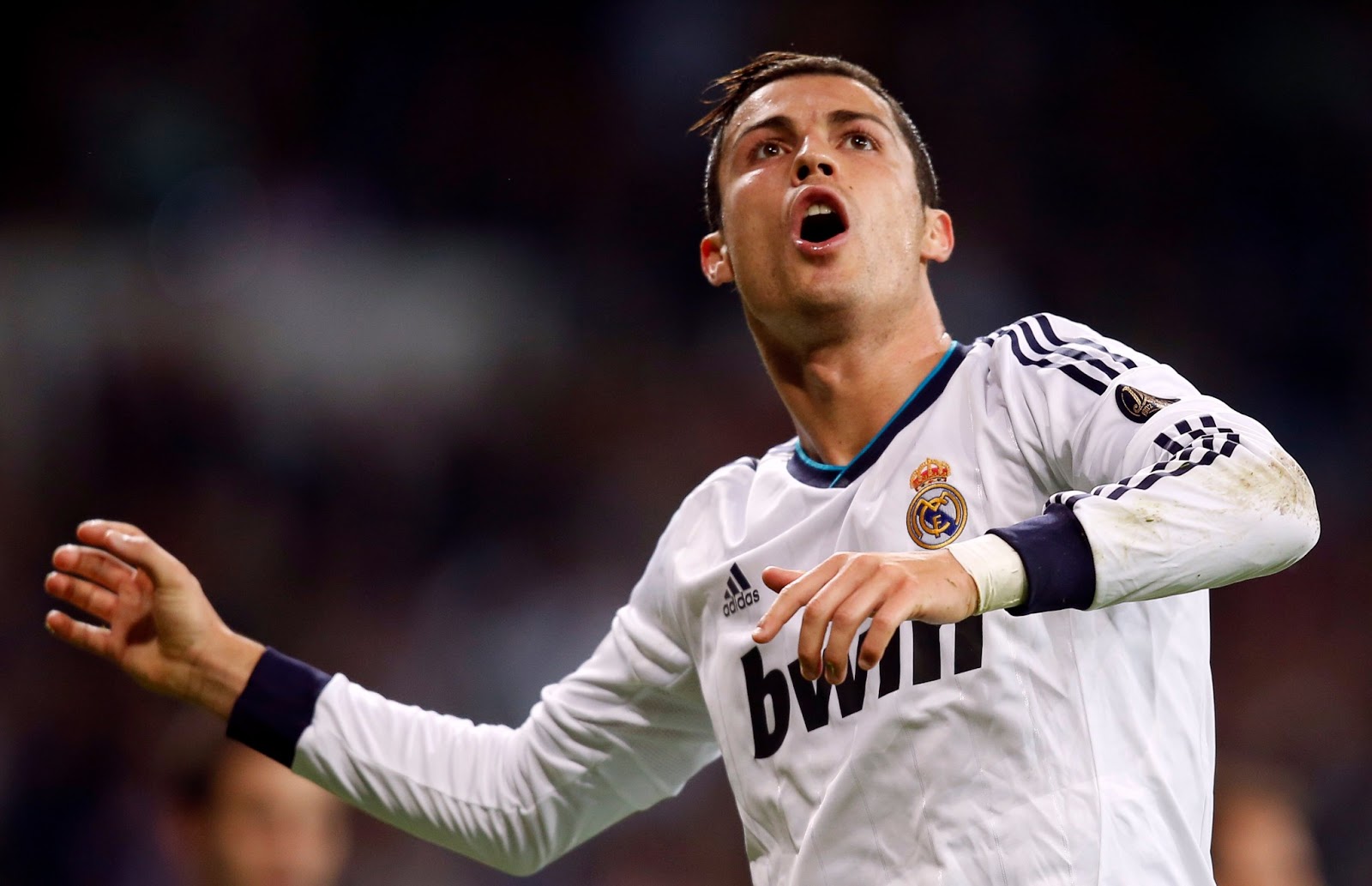 http://2.bp.blogspot.com/-IUu56xFFLZU/UPneSLsmg4I/AAAAAAAAPHU/RkmXmgtbBTo/s1600/Cristiano-Ronaldo-2013-HD-Wallpaper-Picture-Real-Madrid-2.jpg