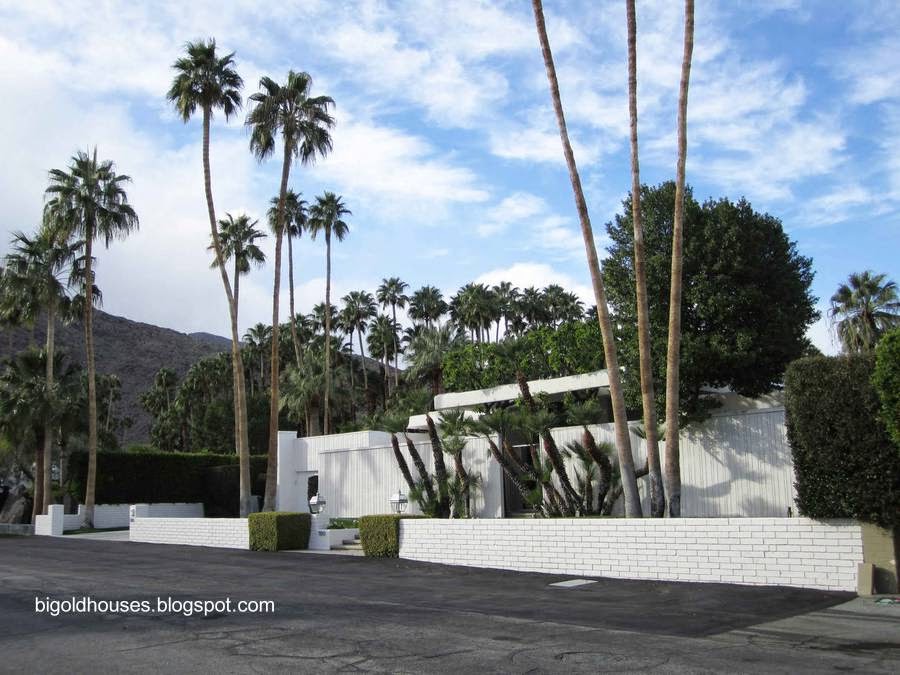Perspectiva de una casa Mid Century renovada Casa moderna en Palm Springs California Estados Unidos