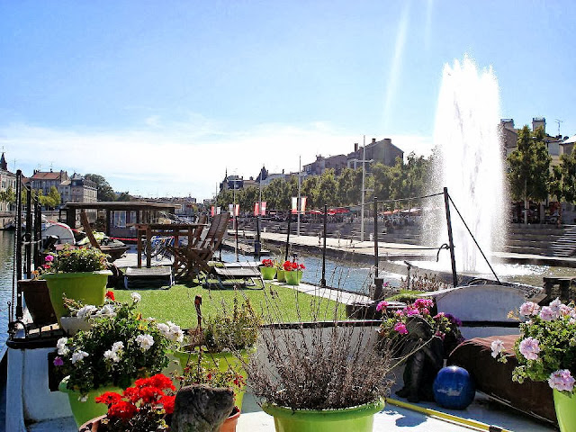 Another shot of barging in Verdun.