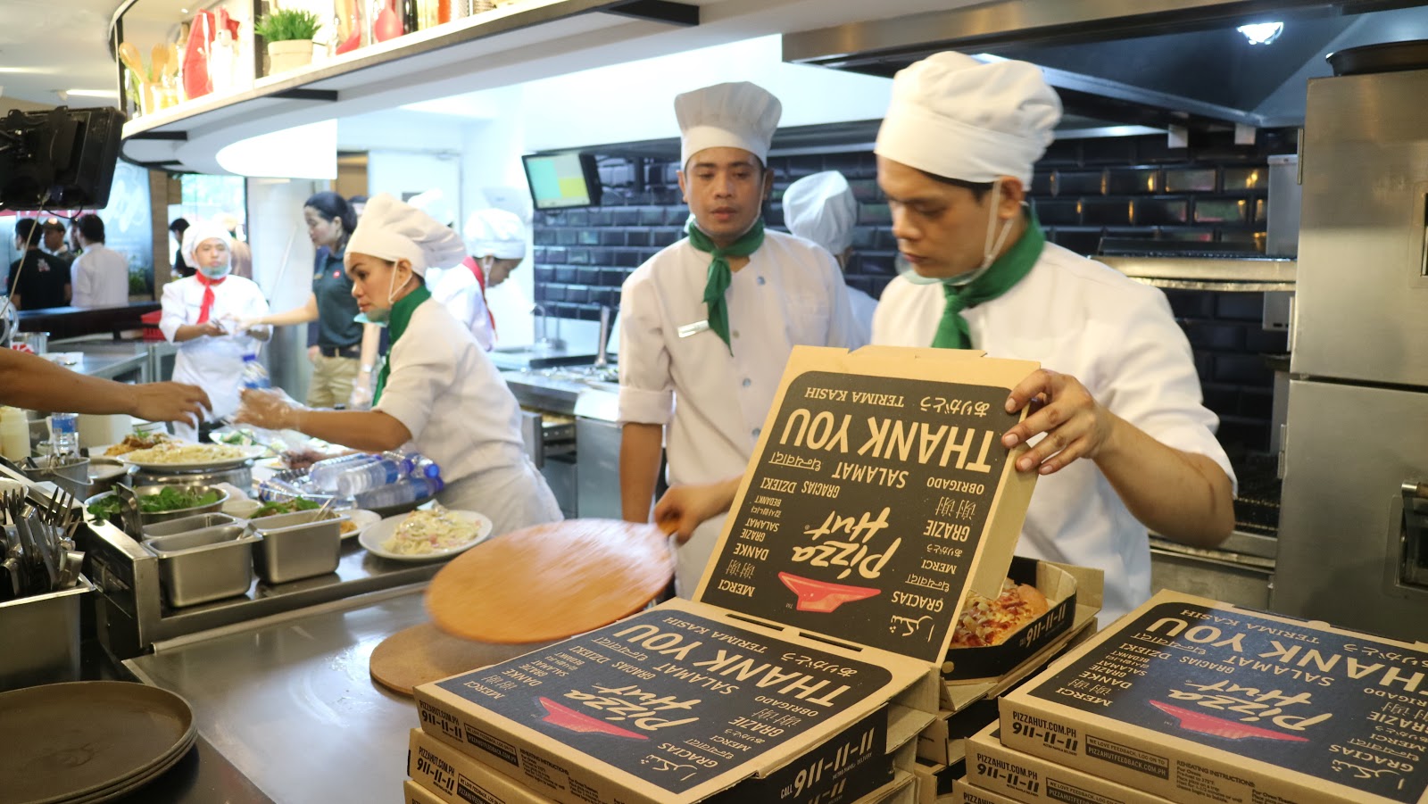 GASTRONOMY by Joy Meet The Newest Pizza Hut Look at It's MOA Flagship