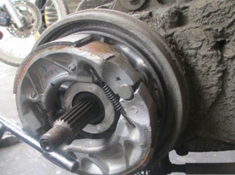 Cara Ganti Kampas Rem Belakang Motor Honda Beat Terlengkap Modif Abis