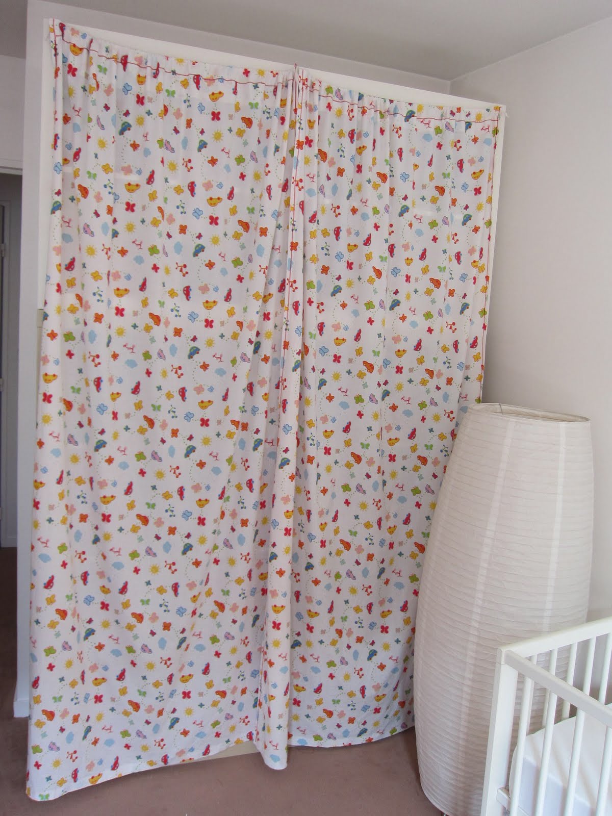 Maman Parisienne Rideaux pour cacher la bibliothèque Maman Parisienne Rideaux pour cacher la bibliothèque