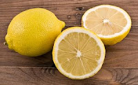 5 Cara Alami Mengatasi Bibir Pecah-Pecah - lemon