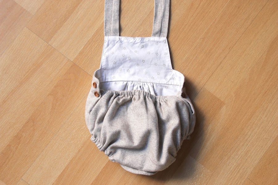 DIY Tutorial y patrones de ropa para bebes. Como hacer peto bebe