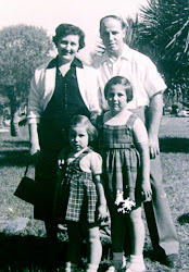 פרידה וישראל קובו עם הבנות רחל וורדה בתל-אביב