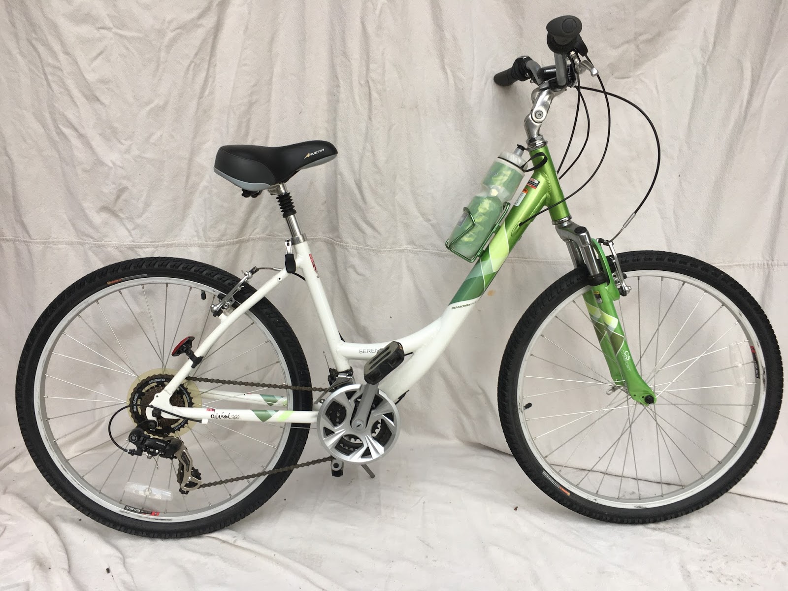 The Whistle Bike Shop 2013 Diamond Back Serene Classic Sport