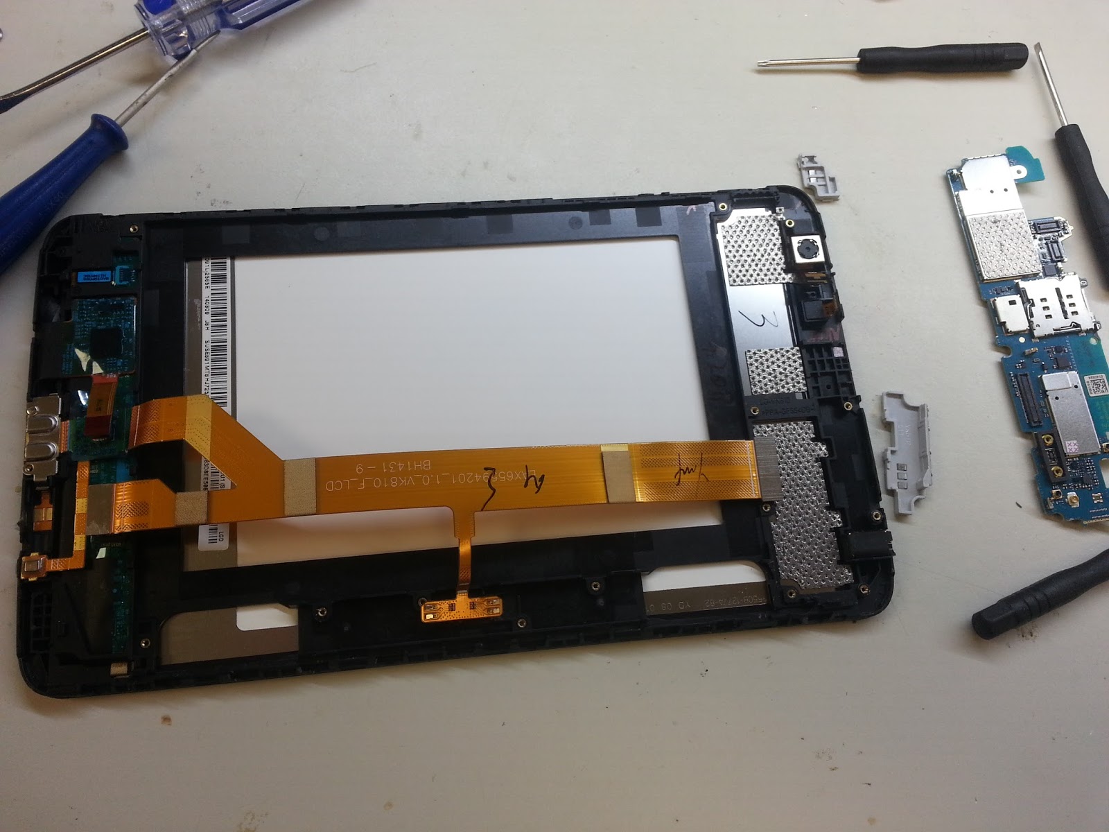 There is no "I" in Steve Replacing LG VK810 Digitizer on a Tablet