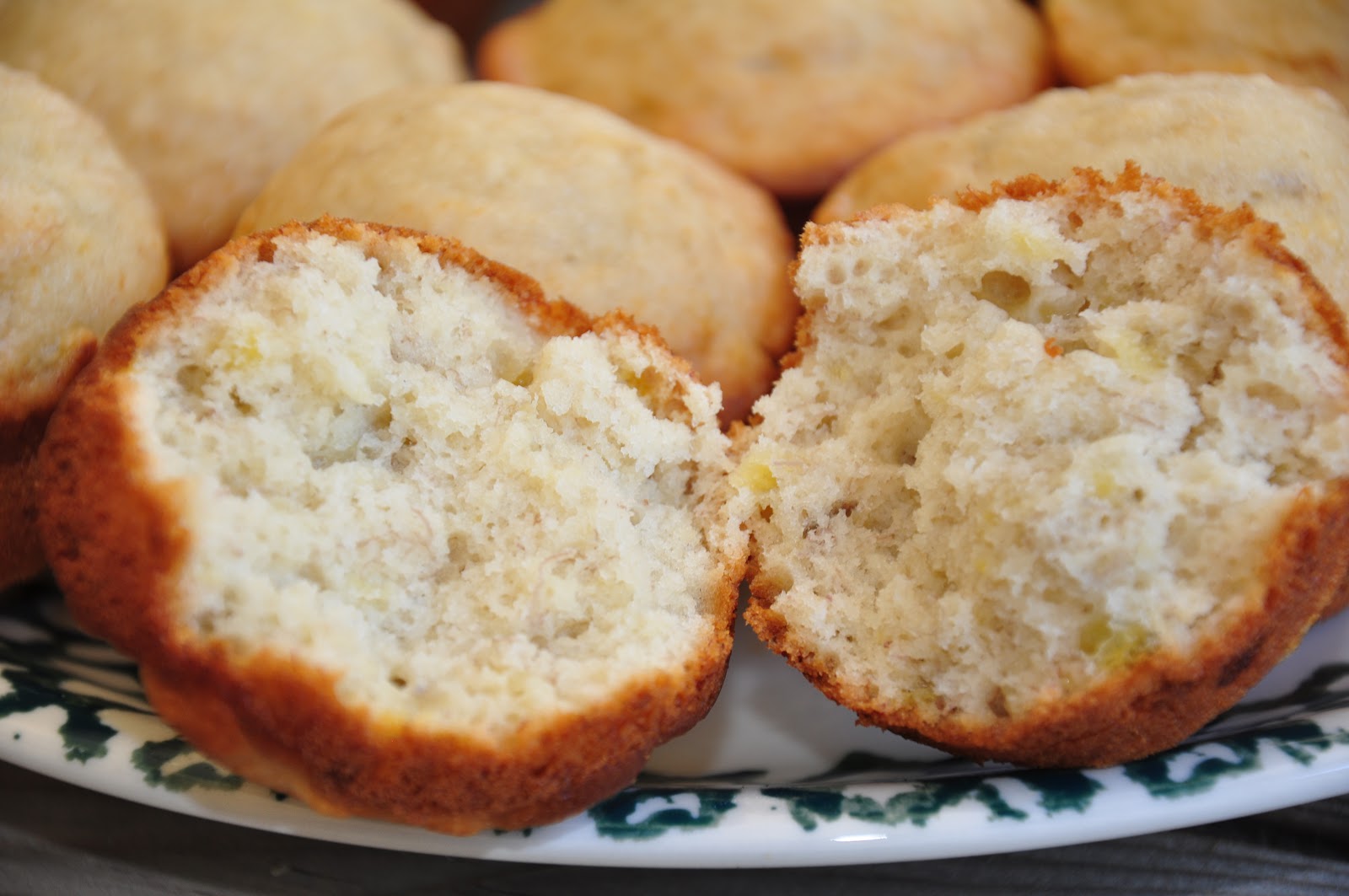 The Changeable Table: Lowfat Moist Banana Bread/Muffins