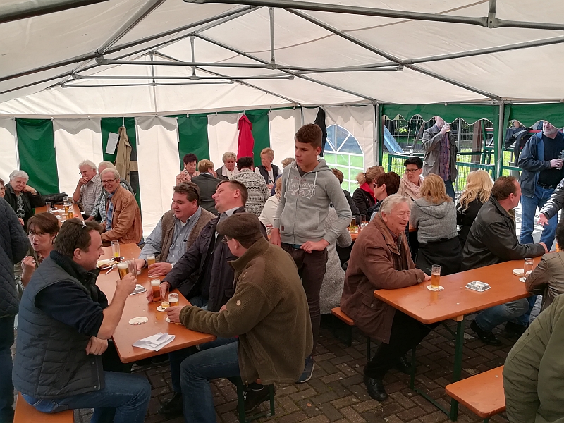 Auto Stosst In Balve Mit Zug Zusammen Zwei Schwer Verletzte