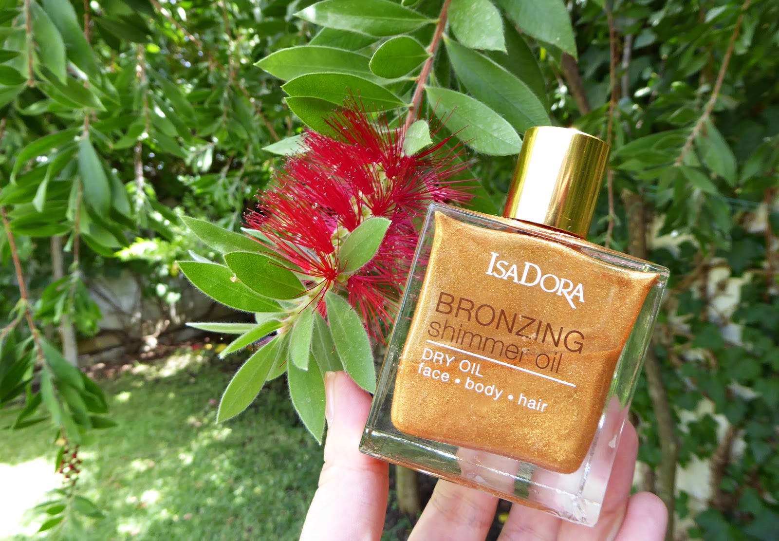 Cómo broncear las piernas sin sol (y disimular venas y varices): Bronzing shimmer oil de Isadora