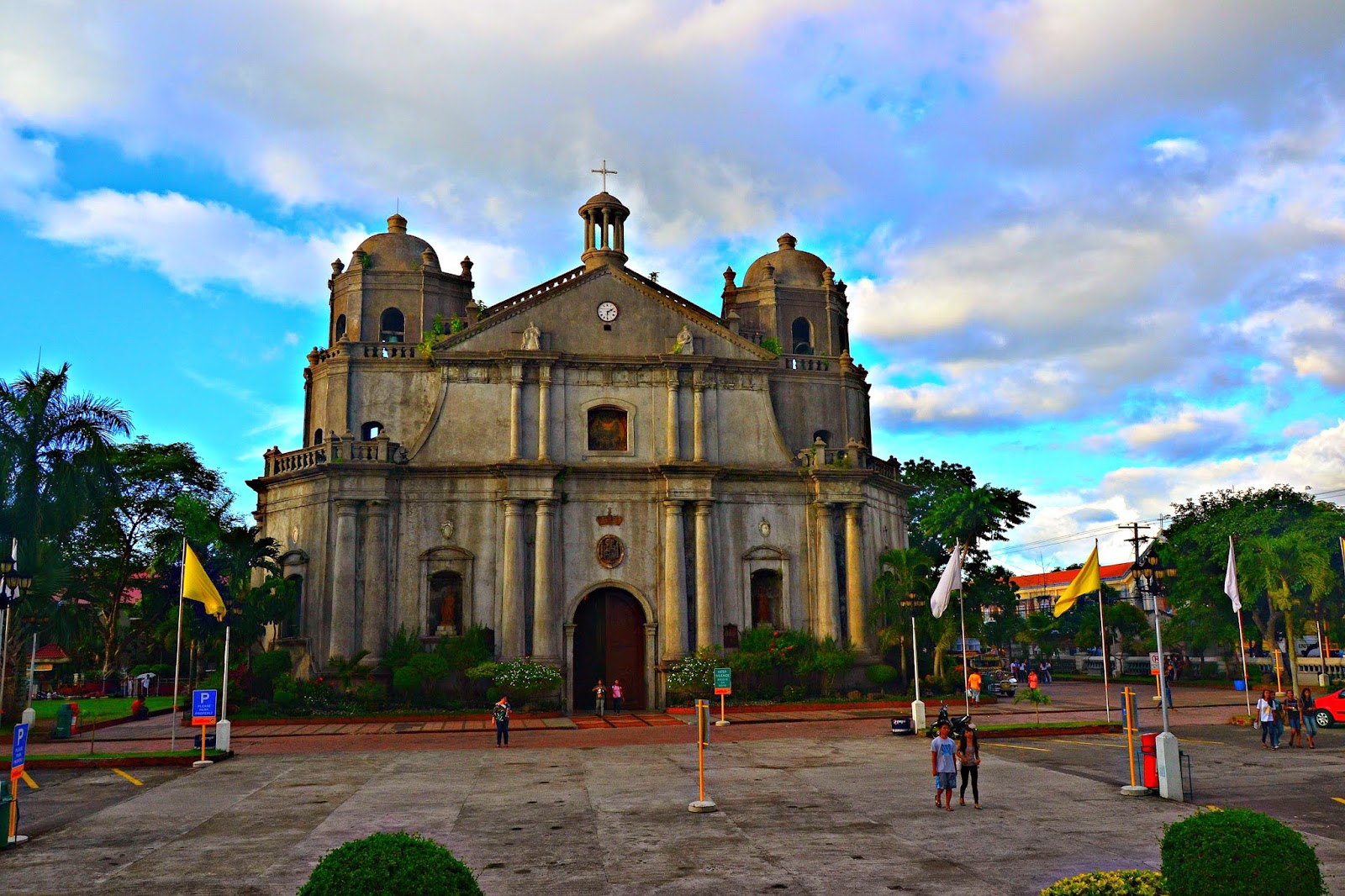 Naga City Visita Iglesia Adventure