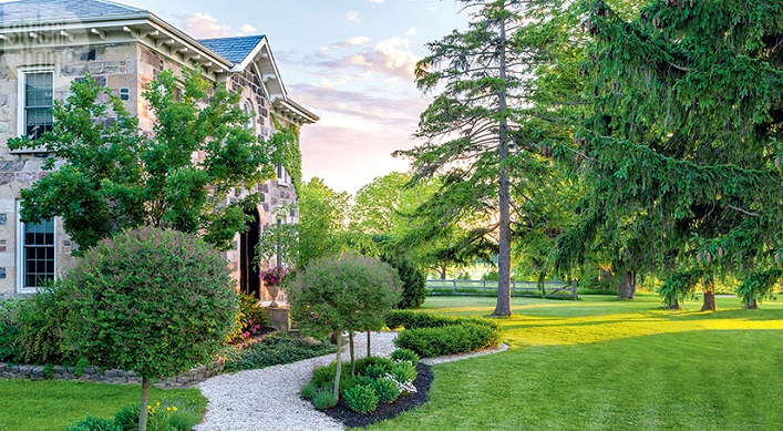 Inside a decorator's fresh and charming heritage home in Ontario!