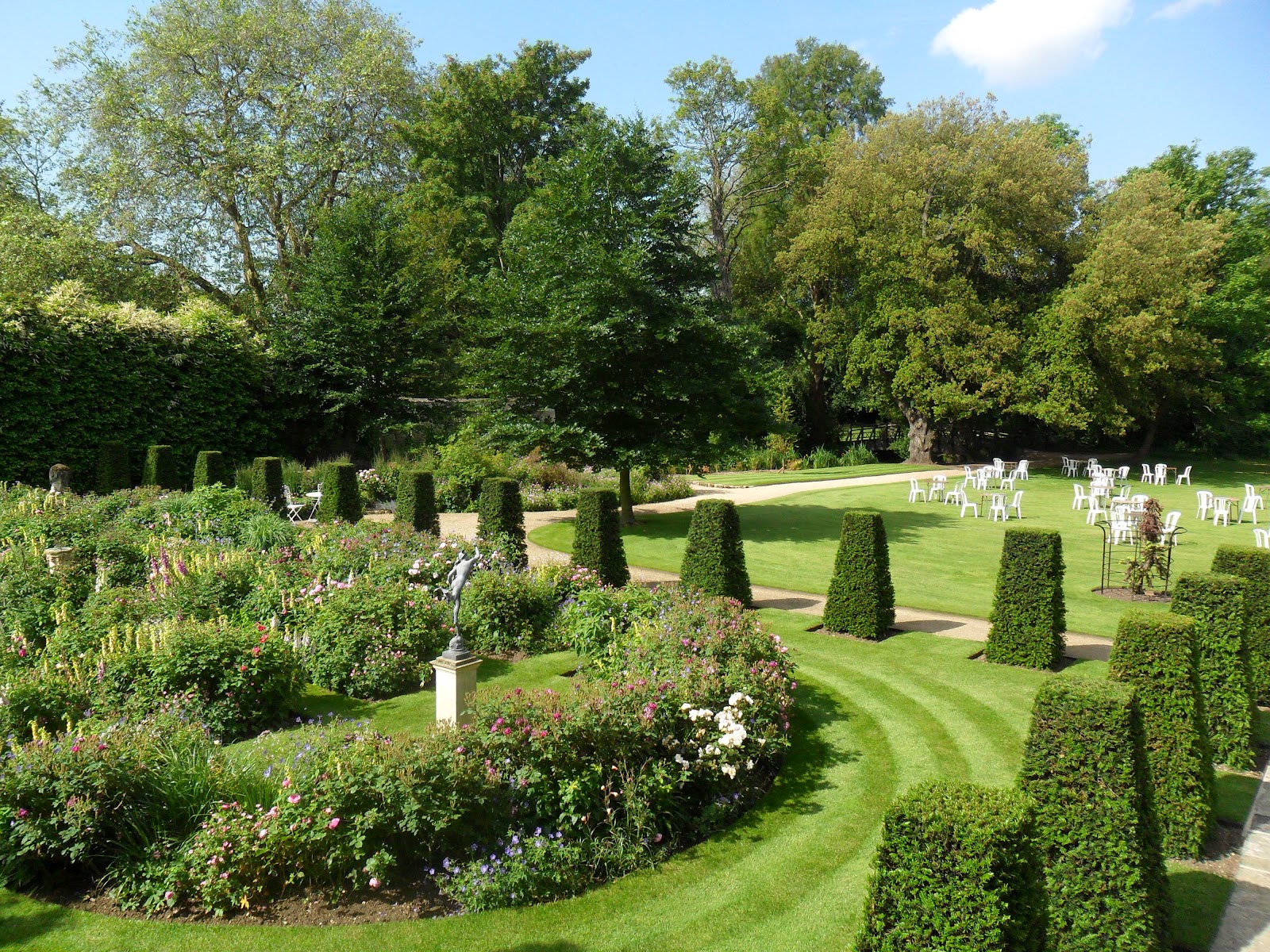 Worcester College Gardeners 20092018 Finishing Touches For Encaenia 2012