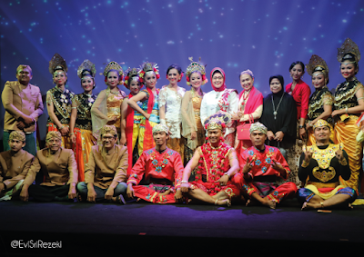 Pertunjukan Tari Sekar Kedaton, Dunia Pelangi Studio Tari Indrawati Lukman
