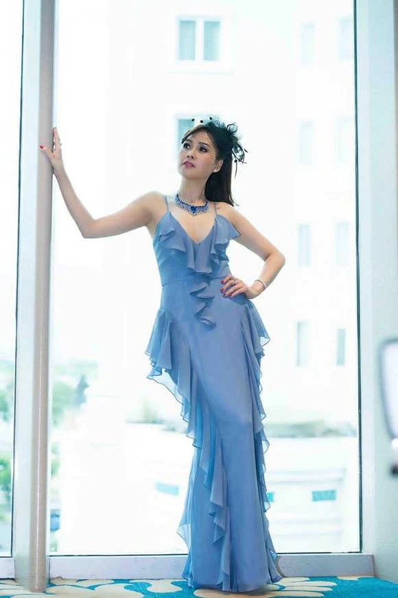 'Gái nhảy' Minh Thư diện váy xanh tiên cá khoe vẻ đẹp gợi cảm tuổi 42 -11