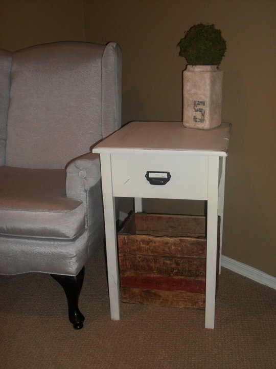HOUSE UNDERCOVER End Table Redo