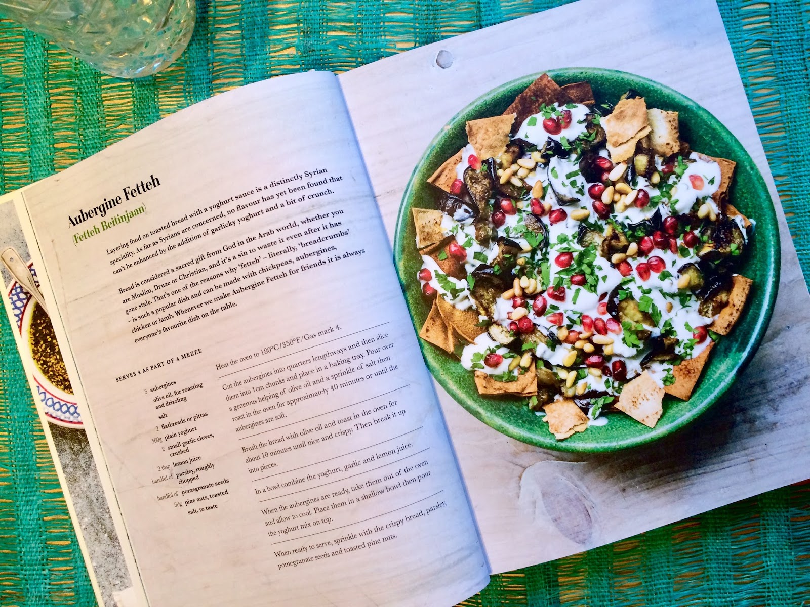 Syria Recipes from Home ruusuinen vaniljakiisseli pistaaseilla