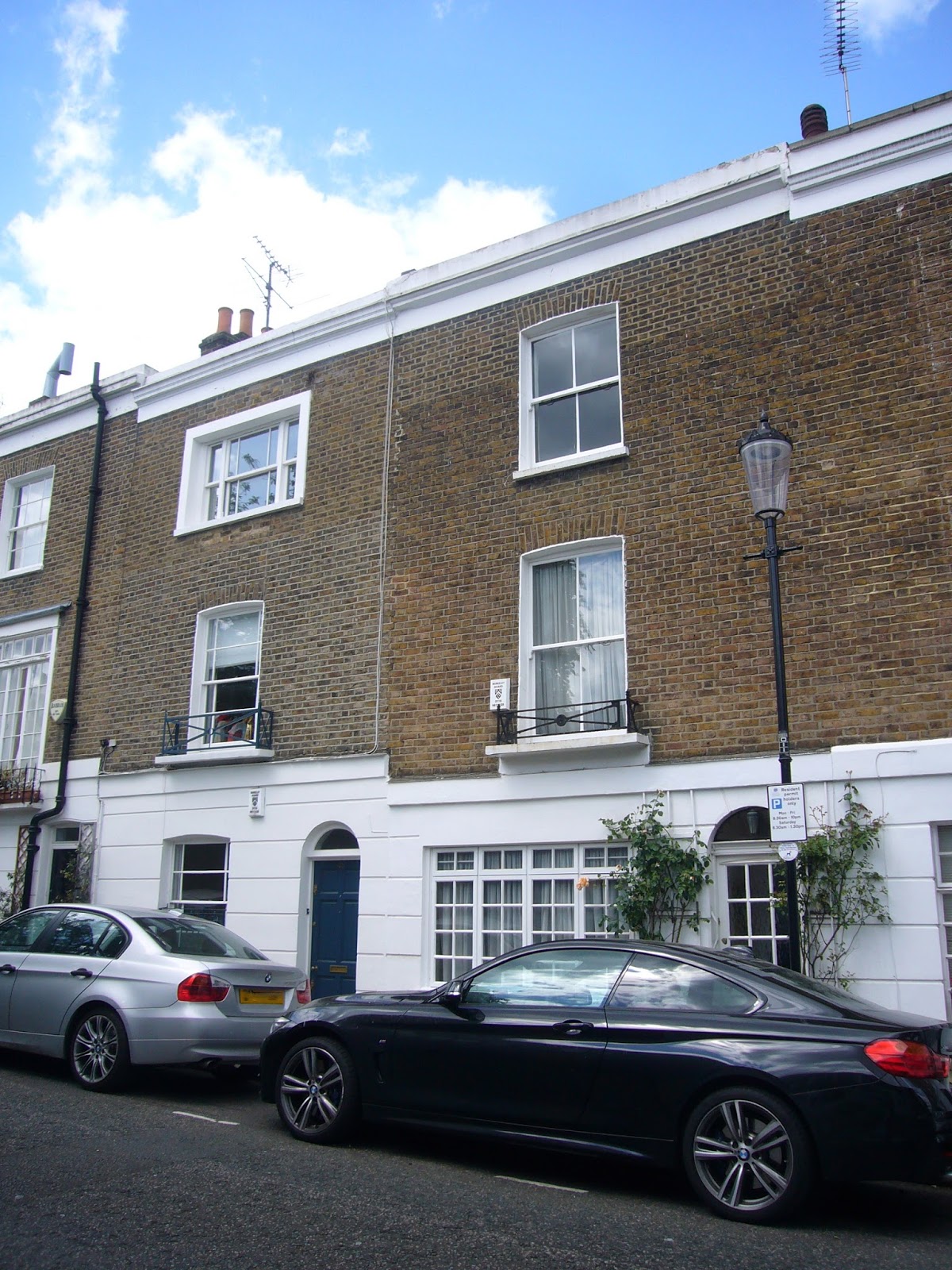 Holmes and Poirot in London ロンドン キャンプデンストリート47/48番地（47 & 48 Campden