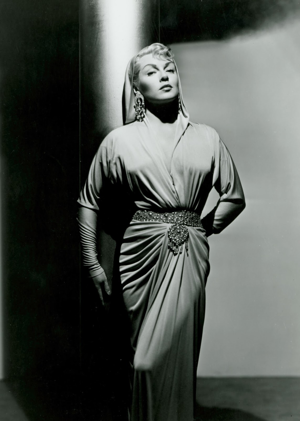 Dazzling Divas: Photo Portret Lana Turner