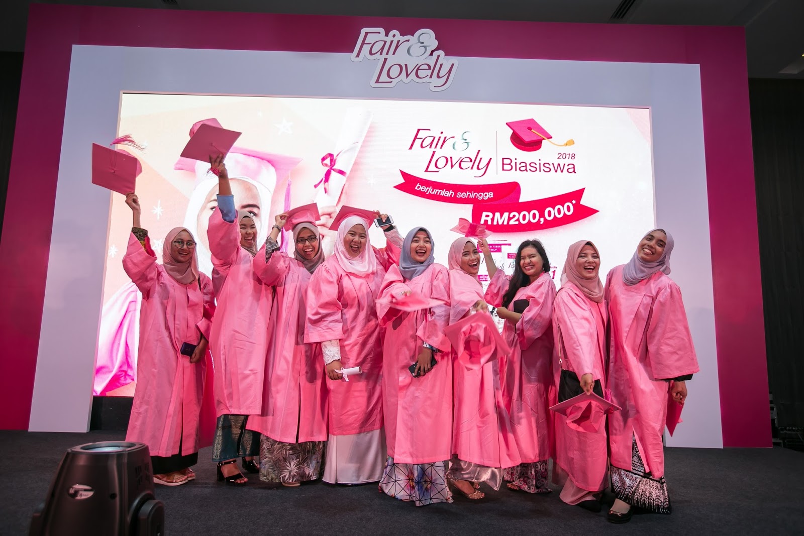 Fair Lovely Scholarship Support 40 Young Women Pursue Their Education Mouse Mommy Treats