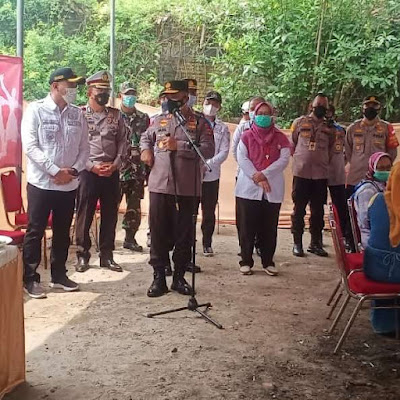 Kapolda Metro Jaya tinjau gerai Vaksinasi Merdeka Desa Tanjung Burung