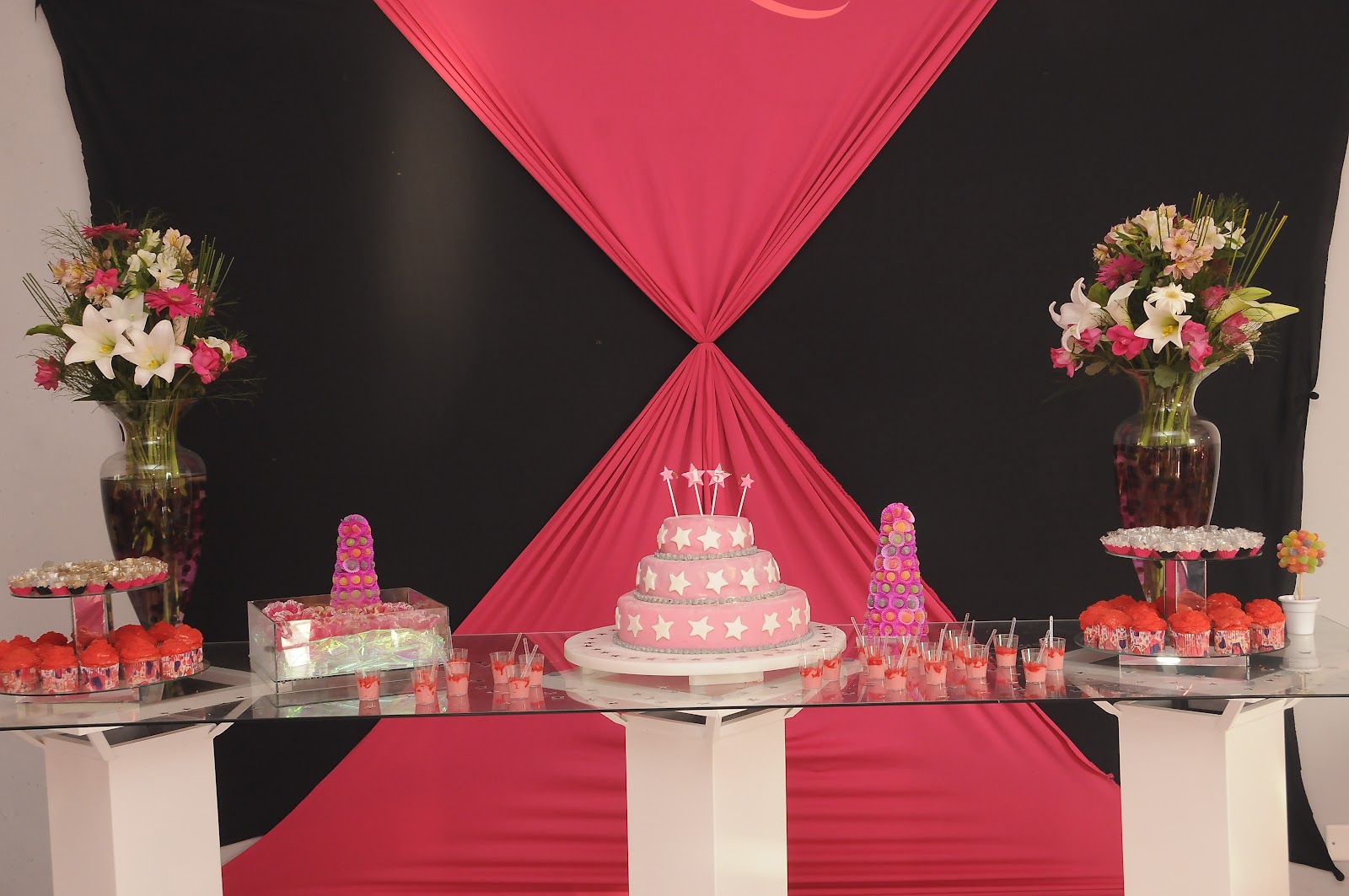 Tamara festas: Festa de debutante nas cores Pink, Preto e Branco