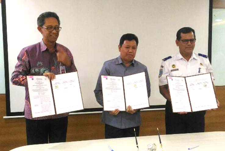 Kemenhub, Kemenperin dan PT Perkebunan Nusantara III (Persero) meneken perjanjian kerja sama pemanfaatan tanah dan alih status jalur kereta api (KA) di kawasan industri dalam KEK Sei Mangkei, Simalungun. Kemenhub, Kemenperin dan PT Perkebunan Nusantara III (Persero) meneken perjanjian kerja sama pemanfaatan tanah dan alih status jalur kereta api (KA) di kawasan industri dalam KEK Sei Mangkei, Simalungun.