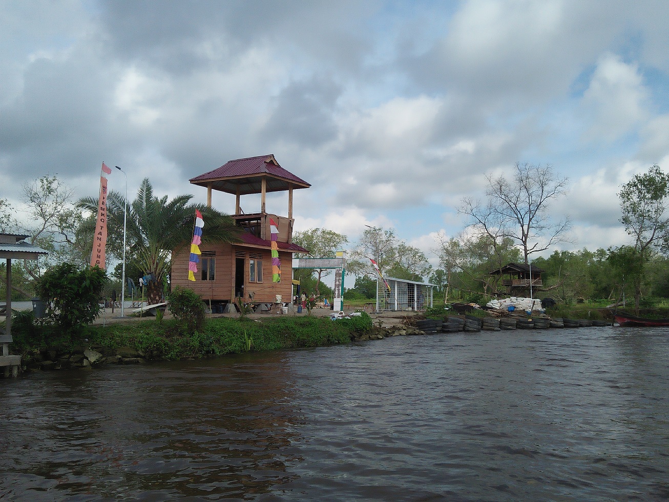 Peresmian Pulau Basusen sebagai objek wisata air Tanjungbalai Peresmian Pulau Basusen sebagai objek wisata air Tanjungbalai