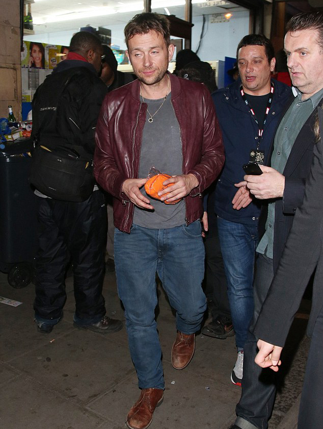 ぜいたくデーモンアルバーン ファッション 人気のファッション画像