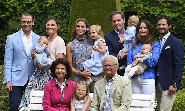 King Carl Gustaf, Queen Silvia, Crown Princess Victoria, Prince Daniel, Princess Estelle, Prince Oscar, Princess Madeleine, Christopher O'Neil, Princess Leonore, Prince Nicolas, Prince Carl Philip, Princess Sofia, Prince Alexander