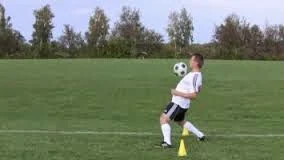 teknik sepak bola