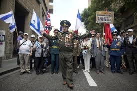 Veteranos soviéticos desfilam em Jerusalém Veteranos soviéticos desfilam em Jerusalém
