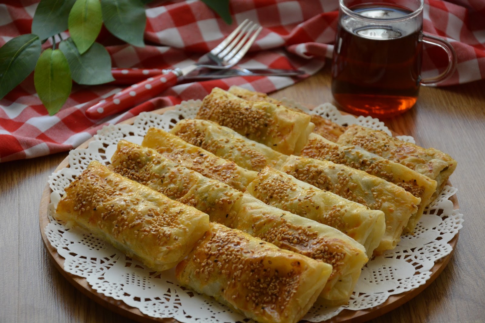 TAVUKLU GARNİTÜRLÜ BÖREK ÇİÇEK EKMEK
