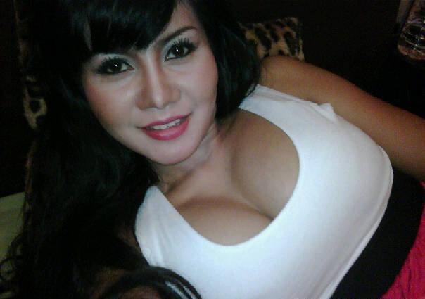 Mama, Sosok Ibu Yang Mampu Memenuhi Hasrat Seksku Sebagai Lelaki Mama, Sosok Ibu Yang Mampu Memenuhi Hasrat Seksku Sebagai Lelaki
