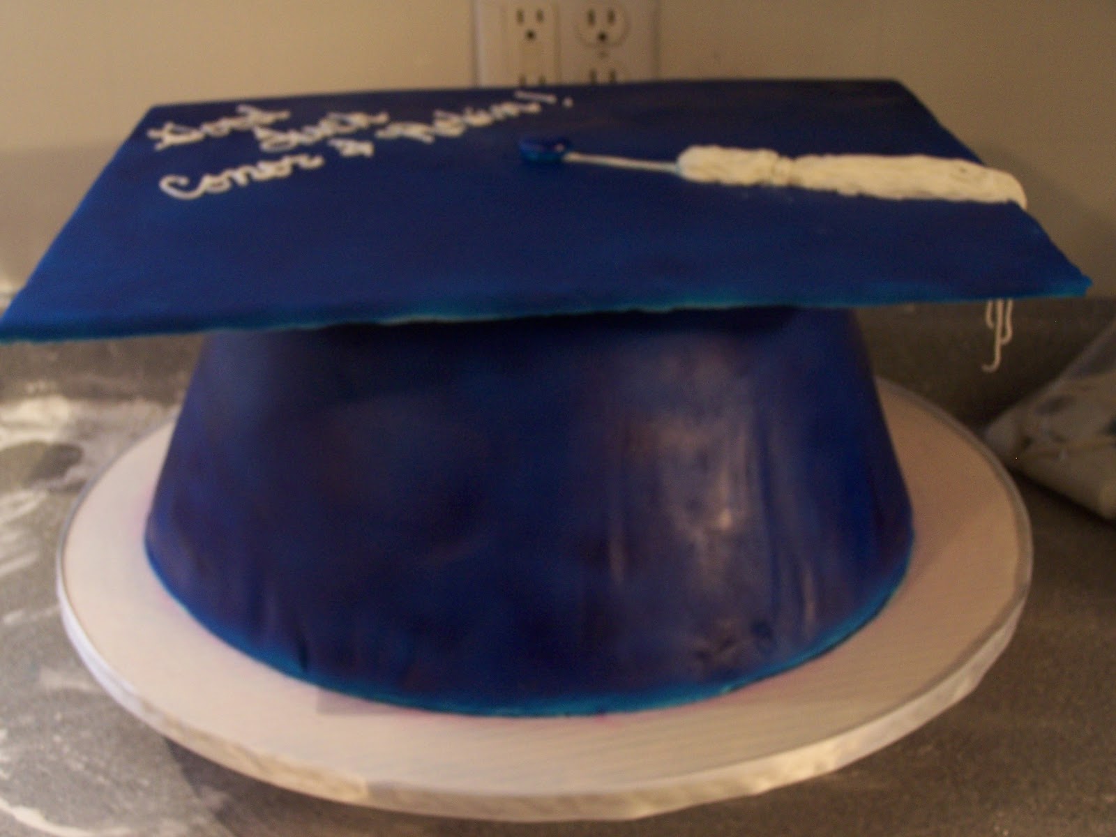 Edee's Custom Cakes Graduation Hat cake