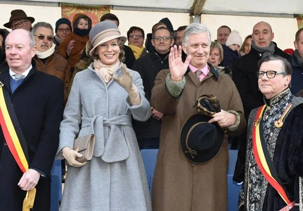 Queen Mathilde and King Philippe attended the Krakelingen Festival held in Geraardsbergen. Queen Mathilde wore Natan coat and Natan boots