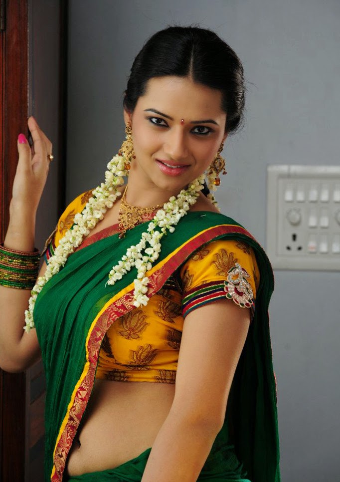 South Indian Actress Wallpapers In Hd Isha Chawla In Green Saree