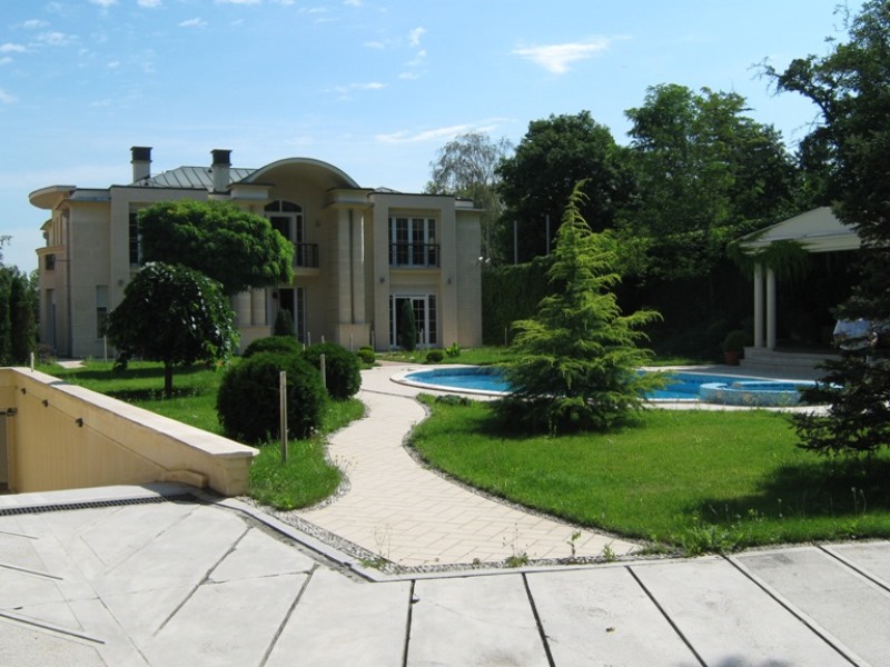 Real Estate in Belgrade, Serbia Exclusive sale! Extraordinary villa in Belgrade residental area.