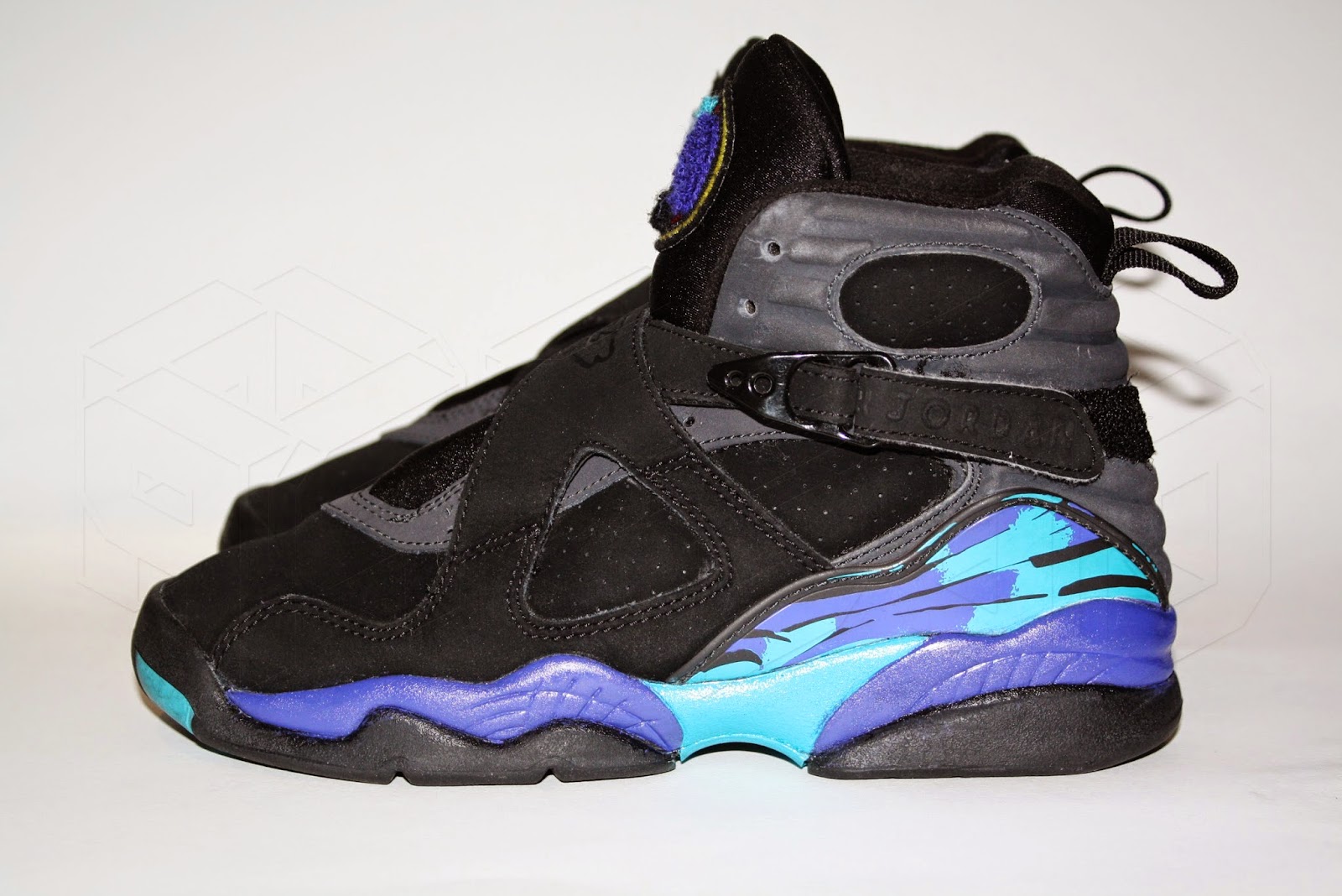 Nueve Cincuenta Nike Air Jordan 8 Aqua. Glue Removal, Midsole/ Out