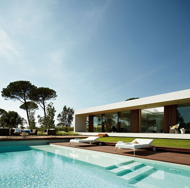 Swimming pool and modern villa Indigo