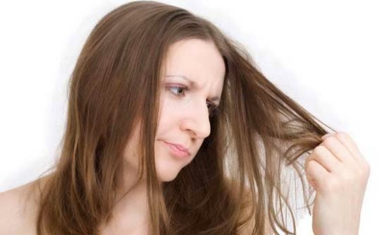 Cara Mengatasi Rambut Berketombe dan Rontok