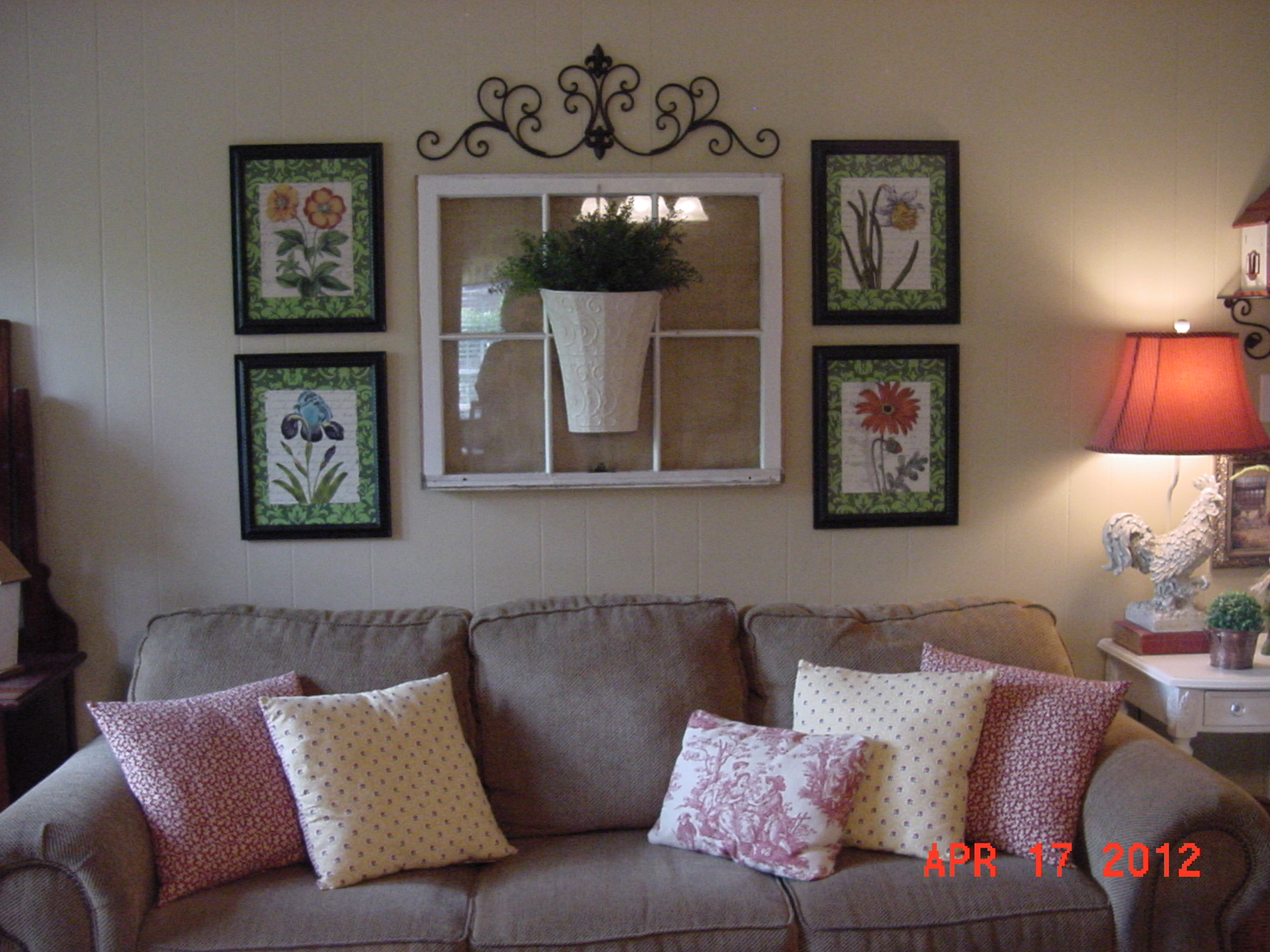 The Happy Homebody: New Wall Arrangement above Couch
