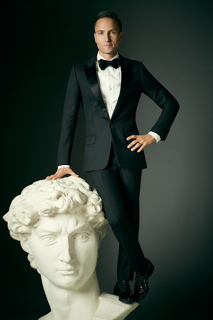 Designer Ken Fulk in tuxedo on huge David sculpture bust
