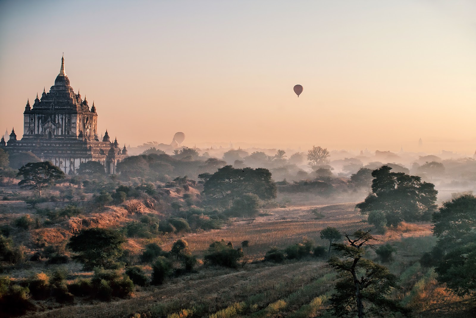 Świątynie w Bagan pagody,bagan,birma,balony
