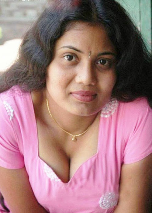 Indian Aunty Club Kerala Desi Homely Hot Aunty Saree Pose Gallery 