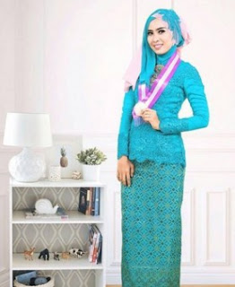 Kebaya Modern Muslim Untuk Wisuda Favorit Mahasiswi Kebaya Modern Muslim Untuk Wisuda Favorit Mahasiswi