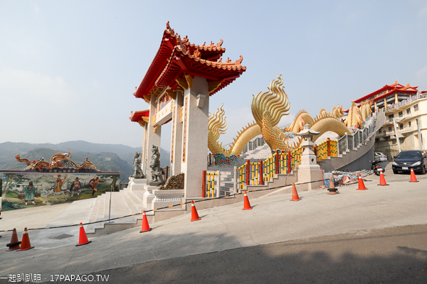 中寮金龍山法華寺兩尾亞洲最長80米金龍護持,還有雙鳳凰迎賓 中寮金龍山法華寺兩尾亞洲最長80米金龍護持,還有雙鳳凰迎賓